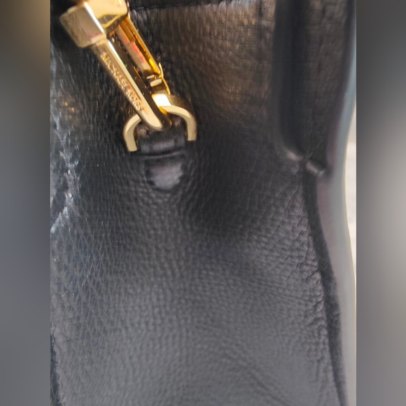 Michael Kors Scarlett Medium East/West Satchel Black Leather Gold HW - Picture 10 of 10